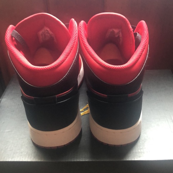 Air Jordan 1 Red/Blk/White like new only worn 1X - Picture 5 of 7